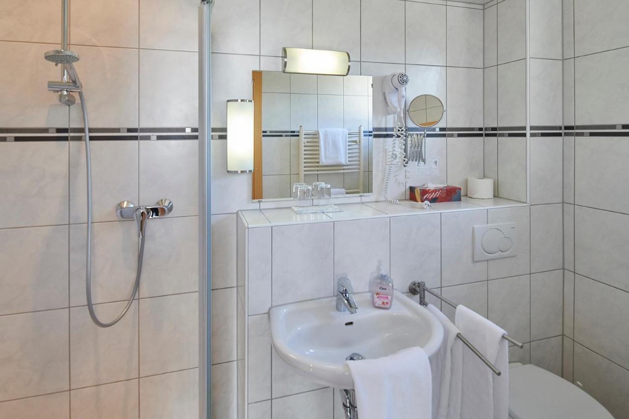 Hotel Zum Grunewald Dinslaken Bagian luar foto