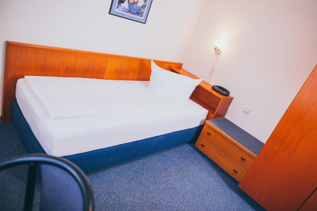 Hotel Zum Grunewald Dinslaken Bagian luar foto