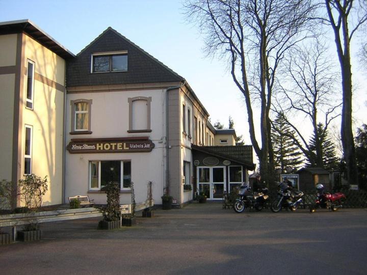 Hotel Zum Grunewald Dinslaken Bagian luar foto