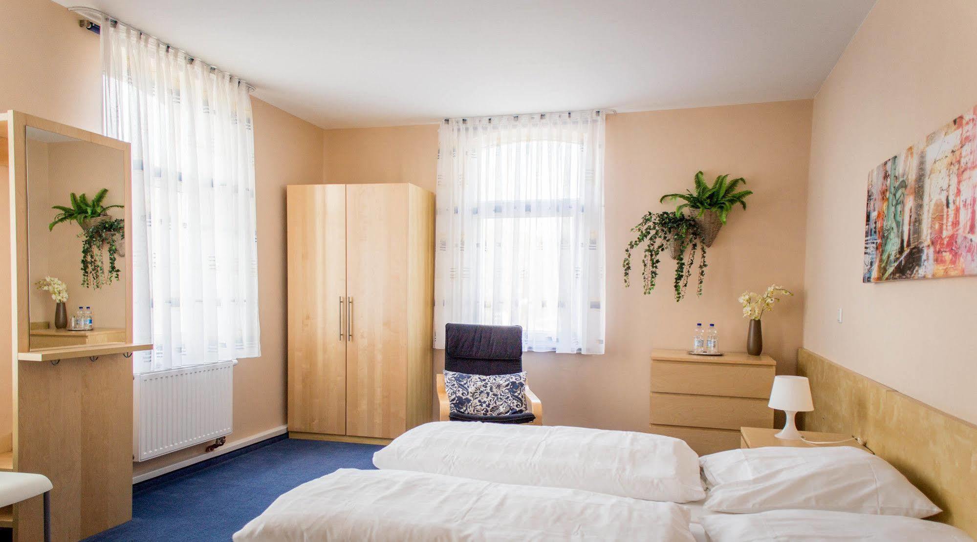 Hotel Zum Grunewald Dinslaken Bagian luar foto